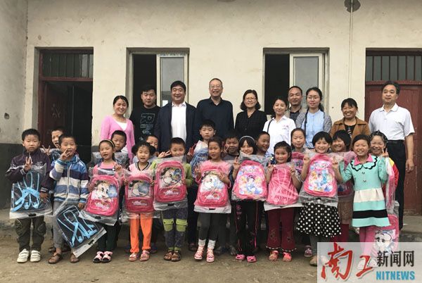 2017-05-12_105503_296658.jpg 继续教育志愿者服务处理过.jpg